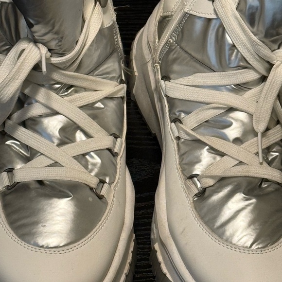 Metallic silver boots size 11 (women’s) - Picture 2 of 6